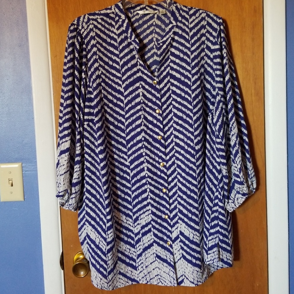 Navy and white button down 3/4 sleeve blouse